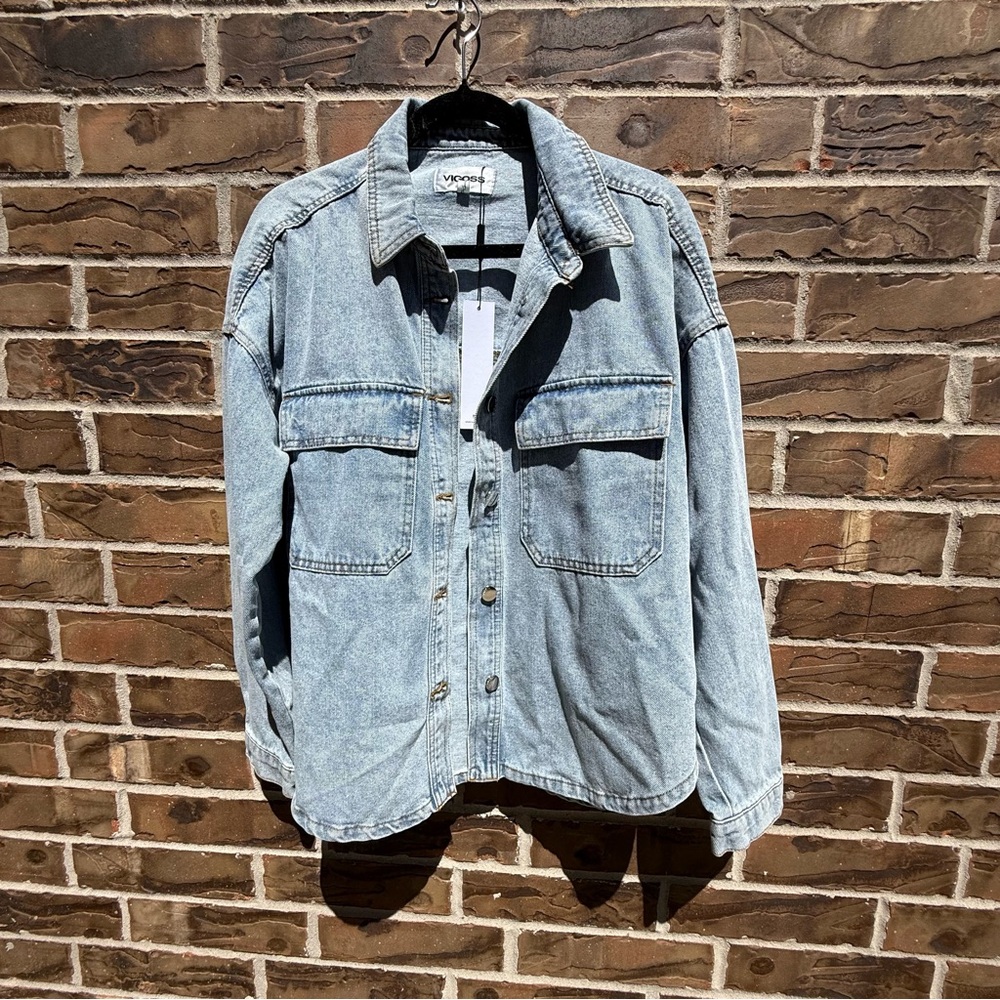 Vigoss Denim Light Wash Button-Up Shirt‎ L